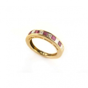 18k Yellow Gold Diamond and Ruby Ring
